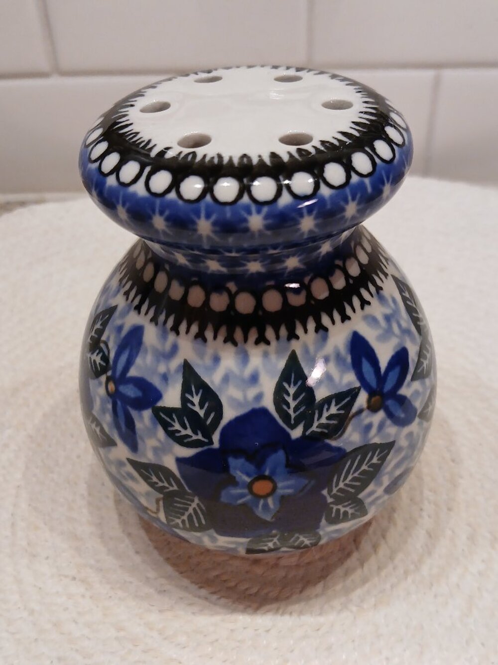 Polish Pottery Shaker 4 inch Starflower Delight - UNIKAT